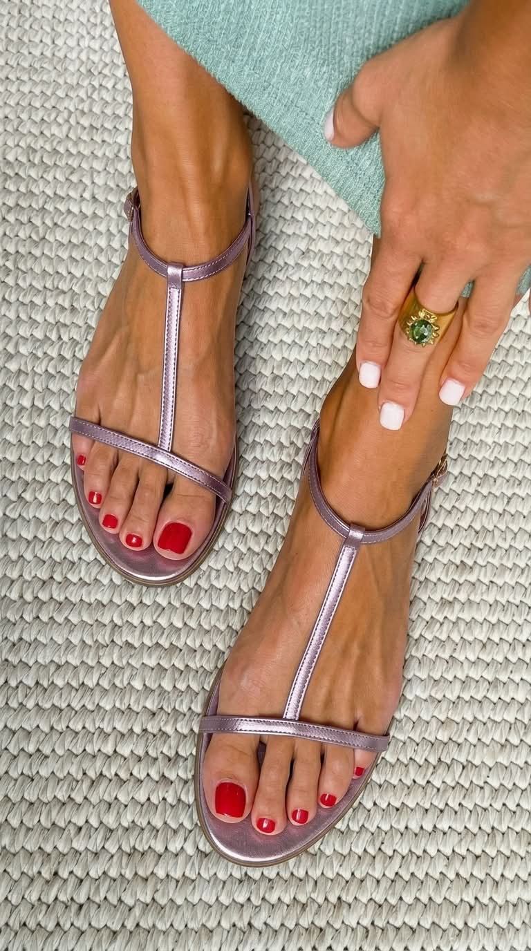 Fernanda Isabel | Sandalias Doradas de Primavera
