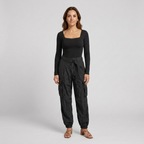 Bernal™ Conjunto para Mujer con Top de Cuello Cuadrado y Pantalón Cargo Urbano