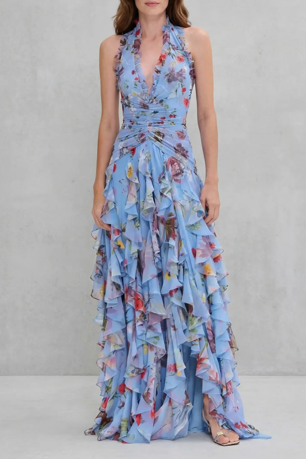 Jesusa | Vestido Largo Romántico con Cascada de Rosas y Cuello Halter